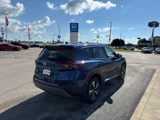 Used 2021 Blue Nissan SL image 5