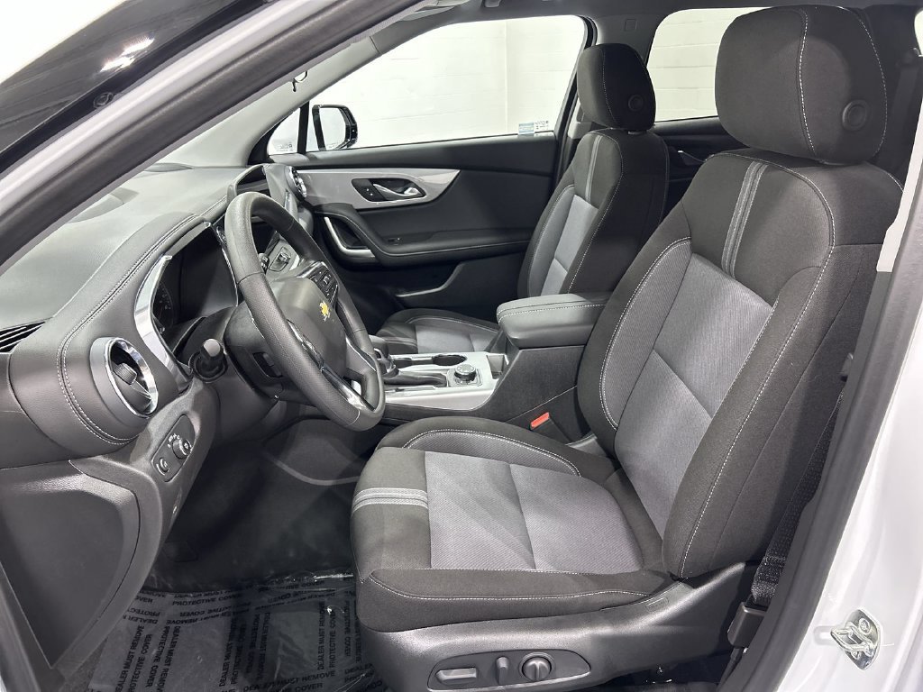 New 2026 Summit White Chevrolet 2LT image 13
