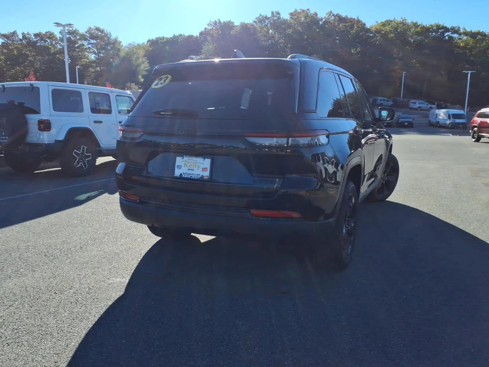 Used 2023 Diamond Black Crystal Pearlcoat Jeep Limited image 8