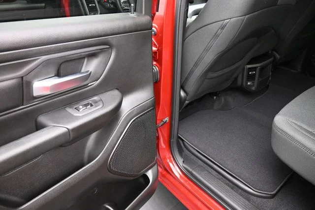 New 2026 Molten Red Pearl-Coat Exterior Paint RAM Tradesman image 12