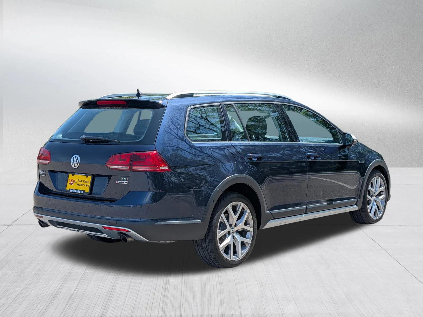 Used 2017 Night Blue Metallic Volkswagen SEL image 7
