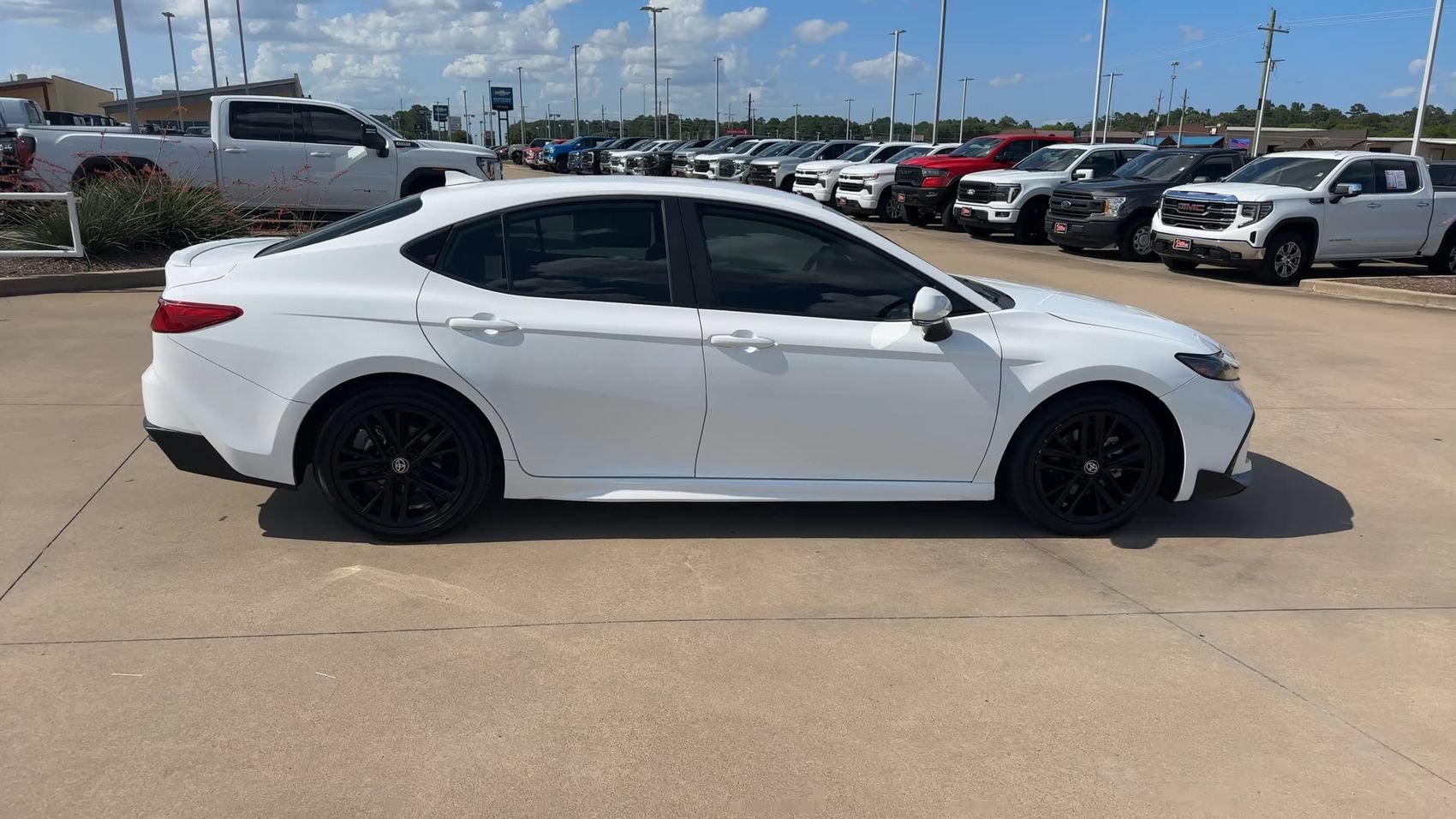Used 2025 Ice Toyota SE image 9