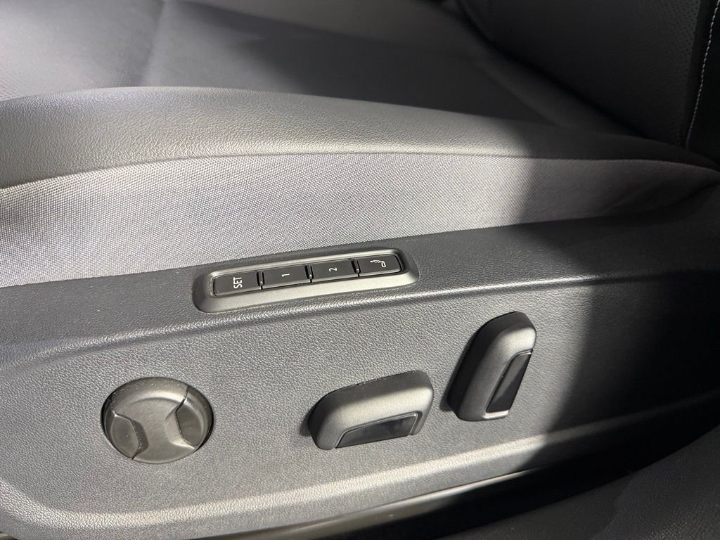 Used 2023 Black Volkswagen Pro S image 23