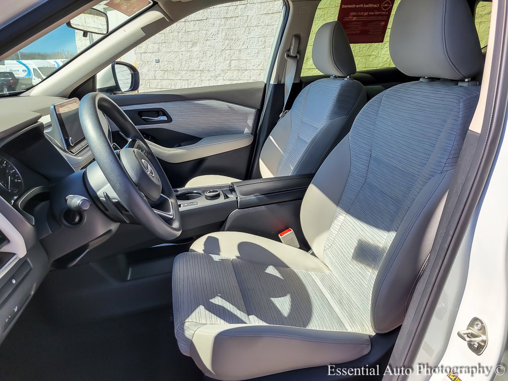 Used 2023 Pearl White Tricoat Nissan SV image 8