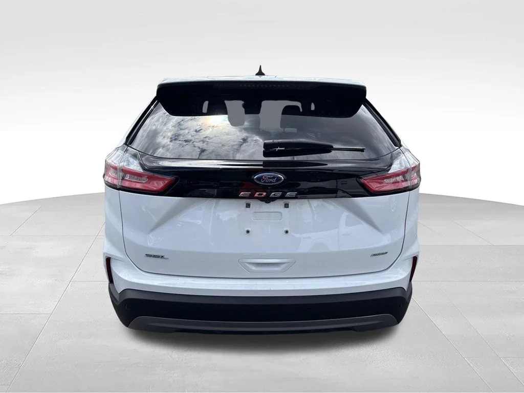 Used 2024 Oxford White Ford SEL image 5