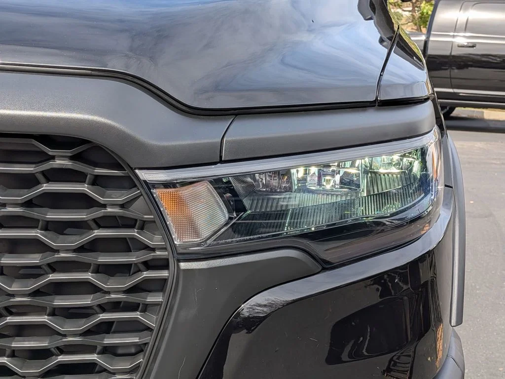 New 2026 Diamond Black Crystal Pearl-Coat Exterior Paint RAM Rebel image 6