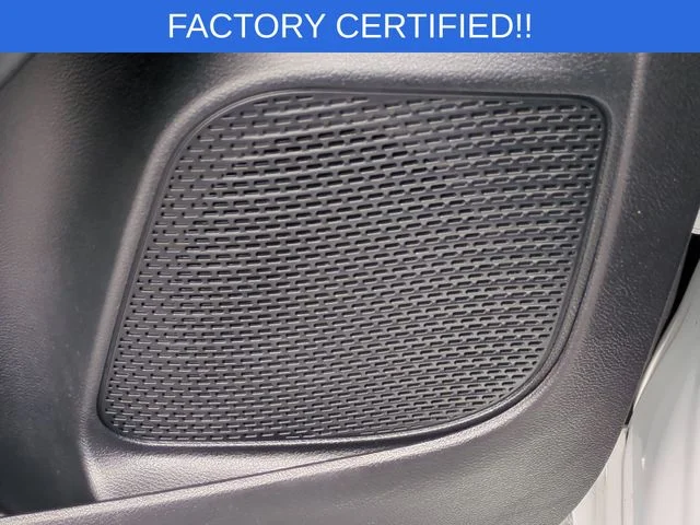 Used 2025 White Chrysler Limited image 28