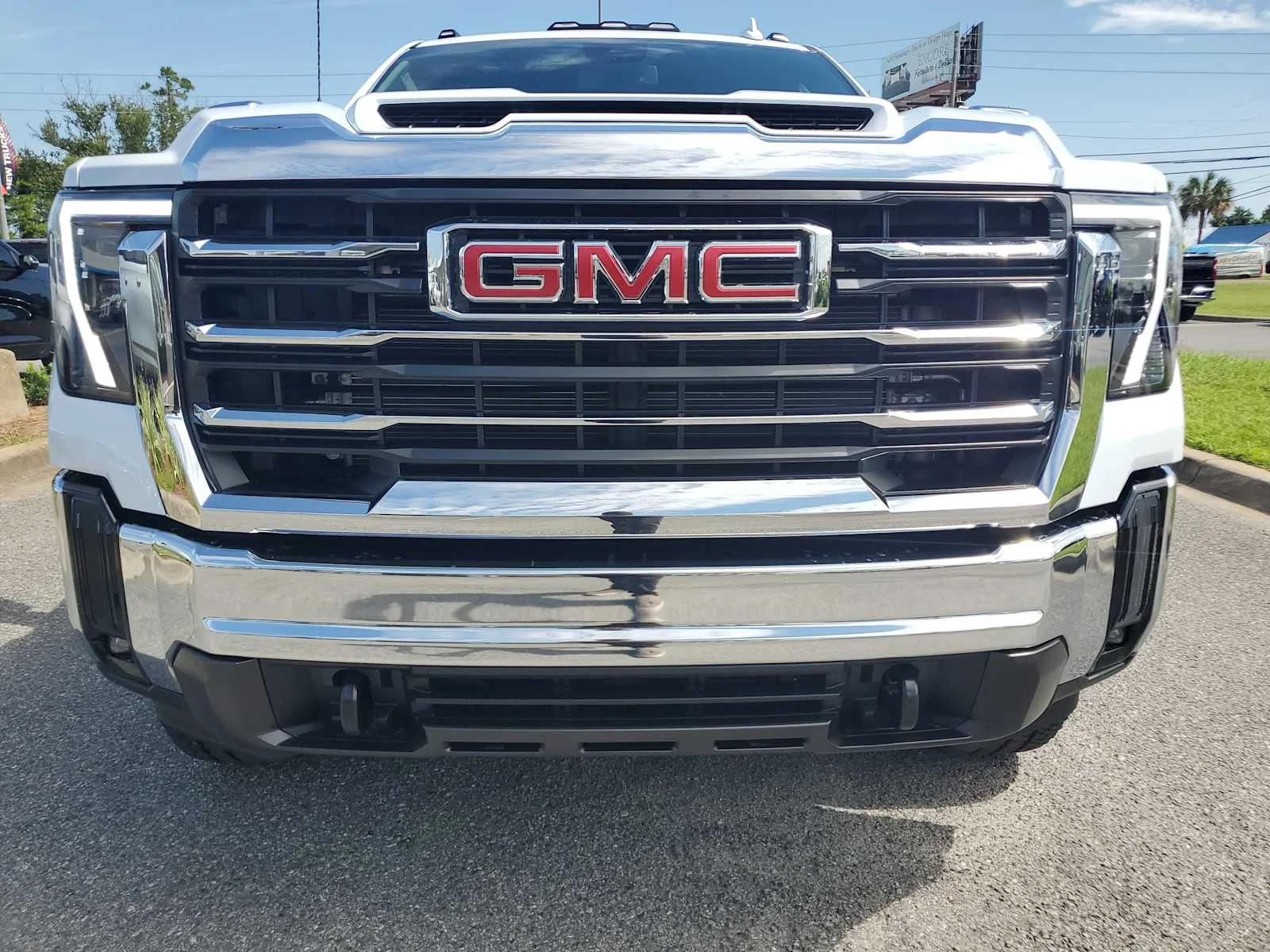 New 2026 Glacier White Tricoat GMC SLT image 12