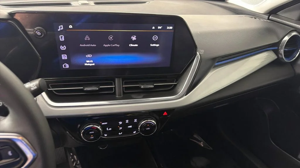 Used 2025 Summit White Chevrolet LT image 23
