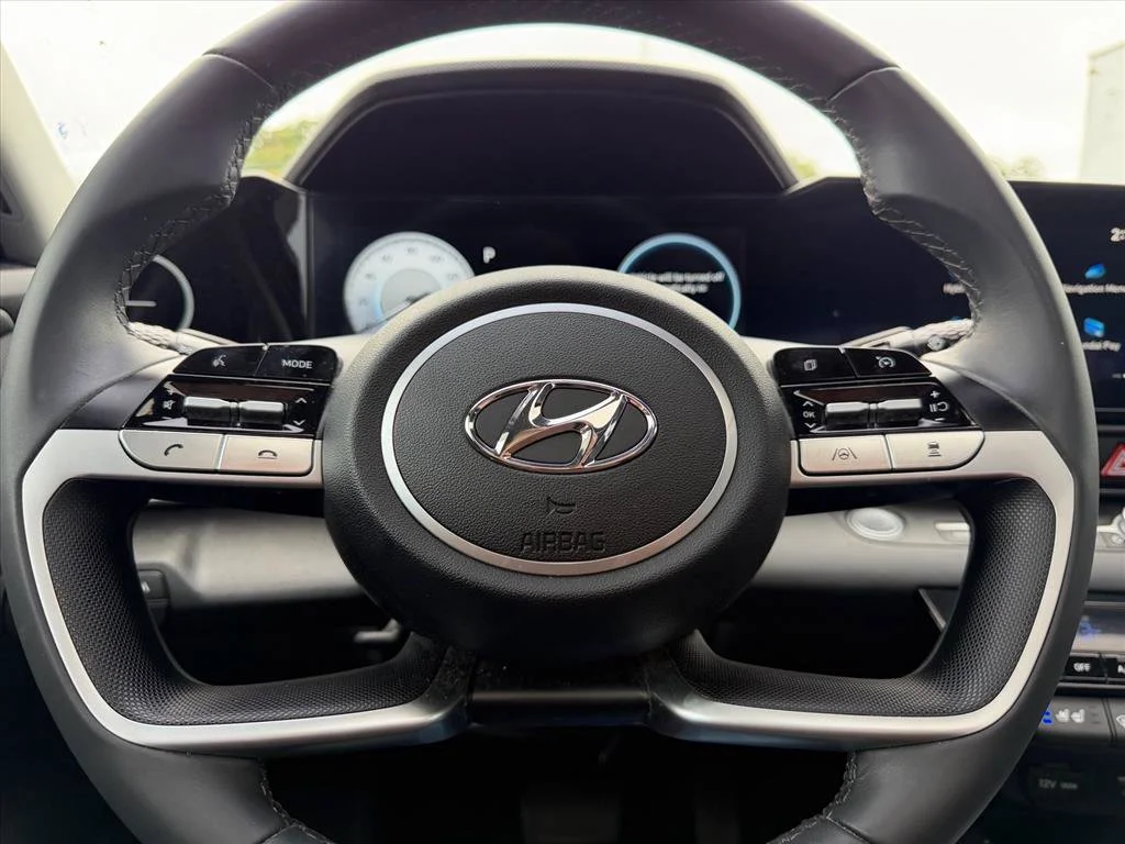 Used 2023 Black Hyundai Limited image 23