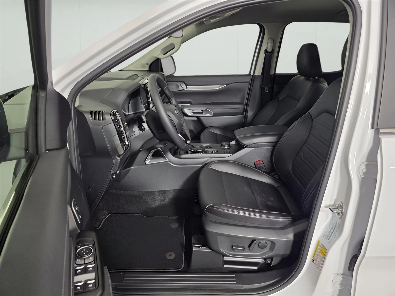 Used 2025 Oxford White Ford LARIAT image 13