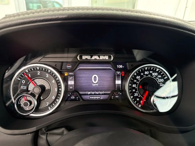 Used 2022 Silver Ram Laramie image 22