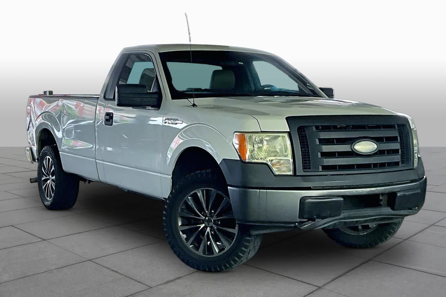 Used 2009 Oxford White Ford XL image 2