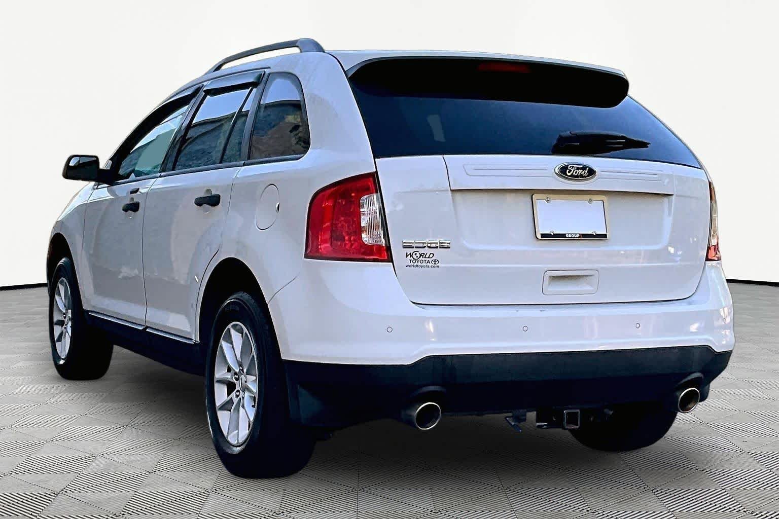 Used 2013 White Suede Ford SE image 12