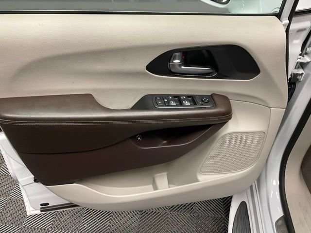 Certified Used 2021 Bright White Clearcoat Chrysler Touring image 15