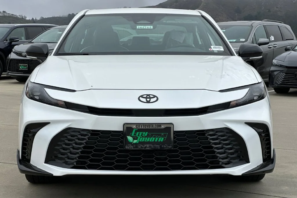 New 2026 Ice Cap Toyota  Nightshade image 9