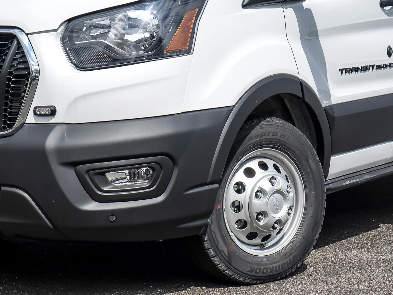 New 2026 Oxford White Ford Cutaway image 3