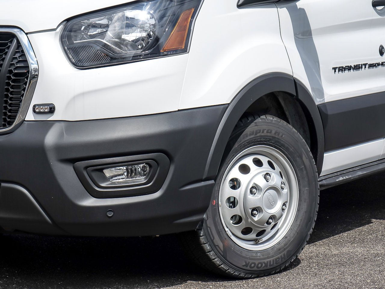 New 2026 Oxford White Ford KUV image 4
