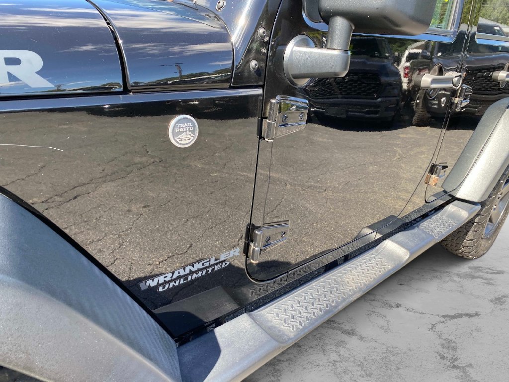 Used 2017 Black Jeep Unlimited Sport image 12