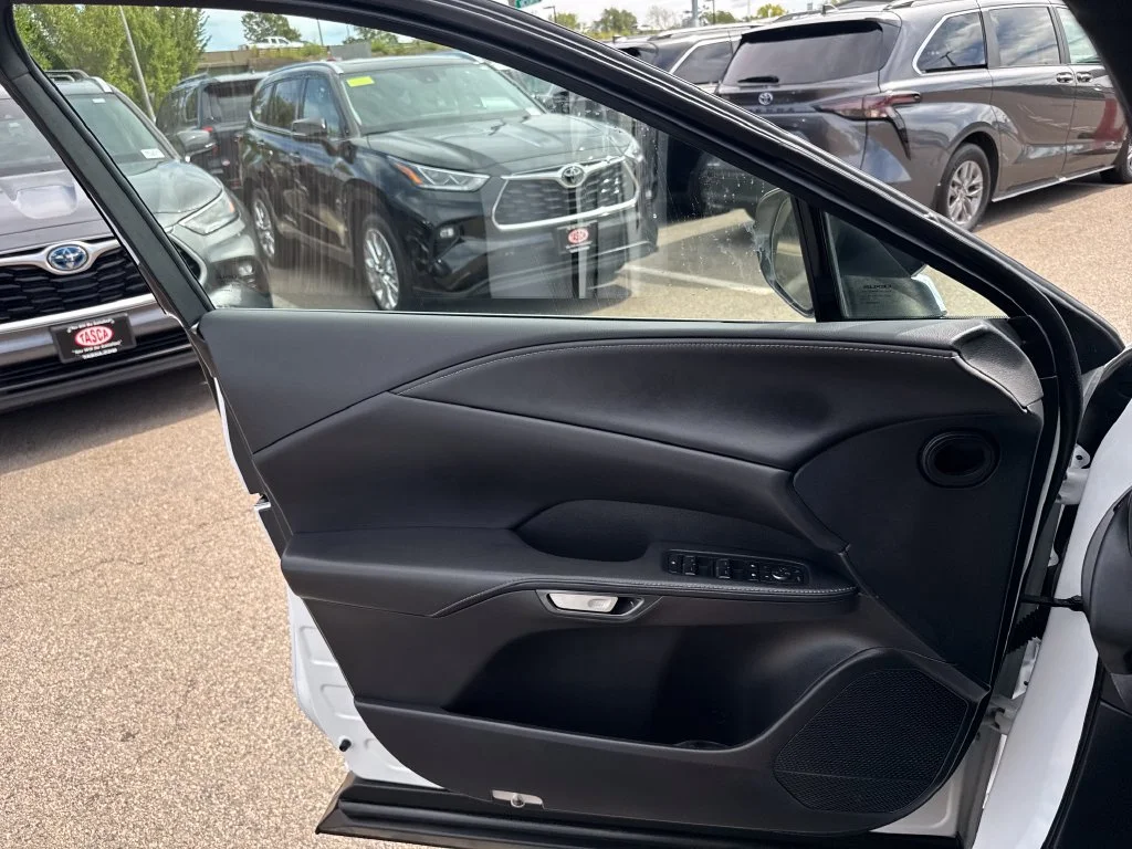 Used 2025 White Lexus 350h F SPORT Design image 31
