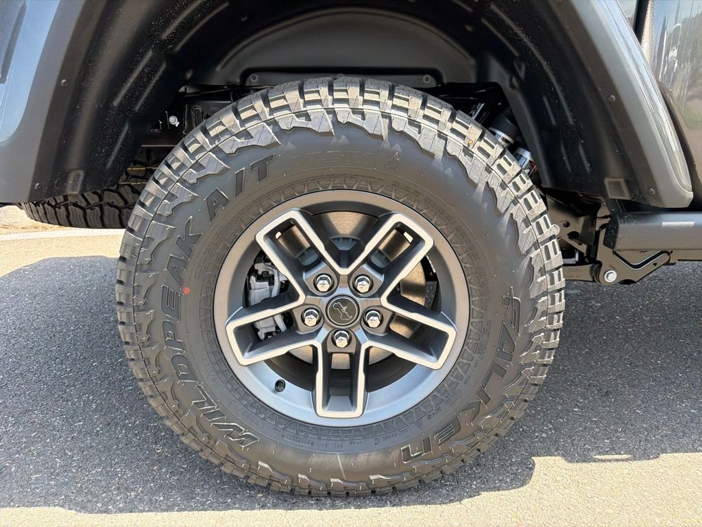 New 2026 Granite Crystal Metallic Clear-Coat Exterior Paint Jeep Mojave image 9