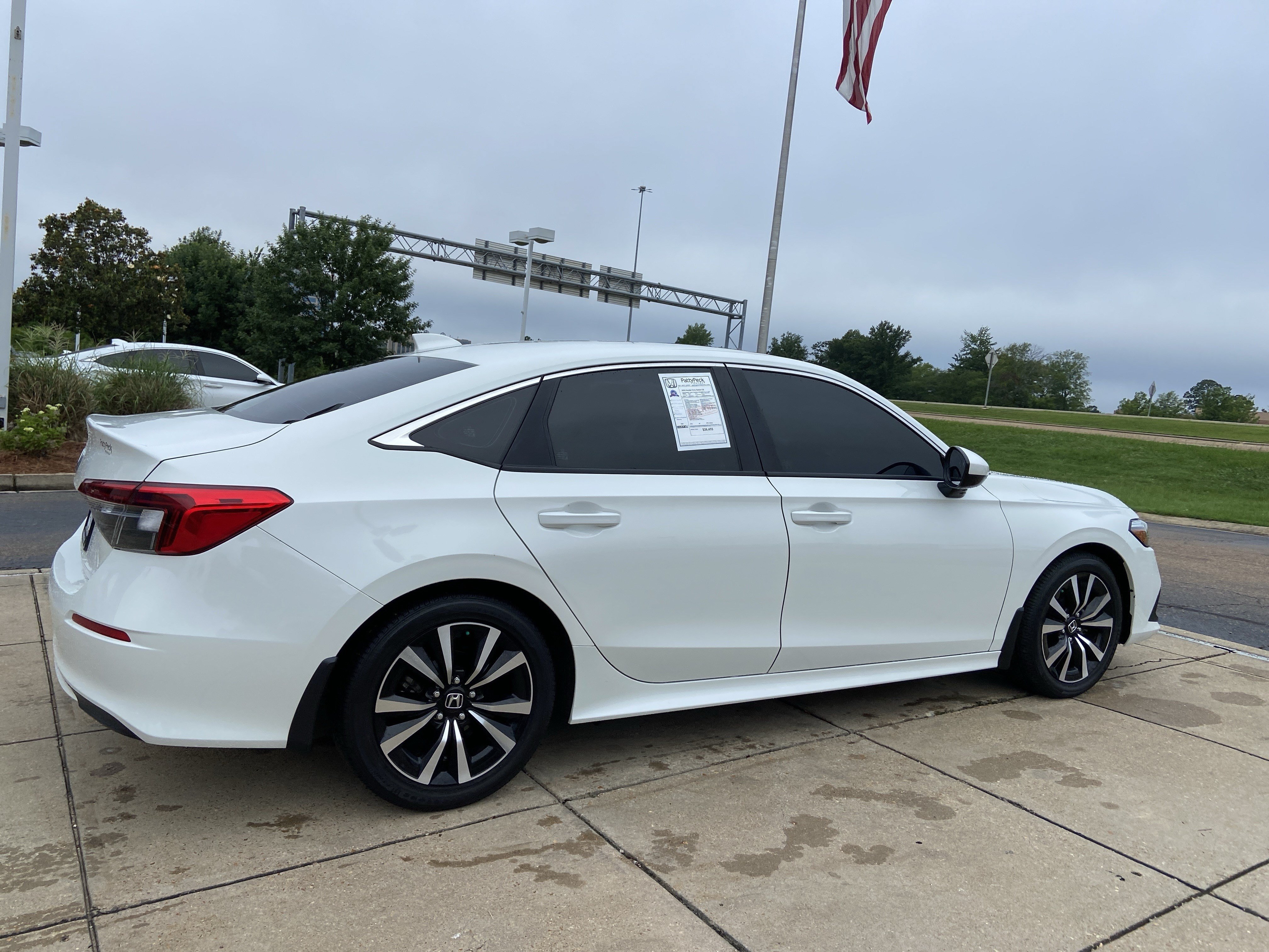 Used 2024 Platinum White Pearl Honda EX image 12