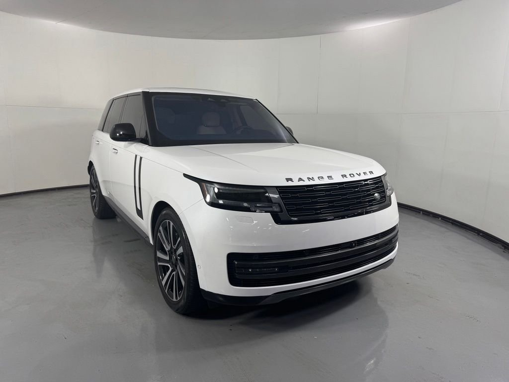 Certified Used 2023 Ostuni White Pearl Land Rover SE image 4