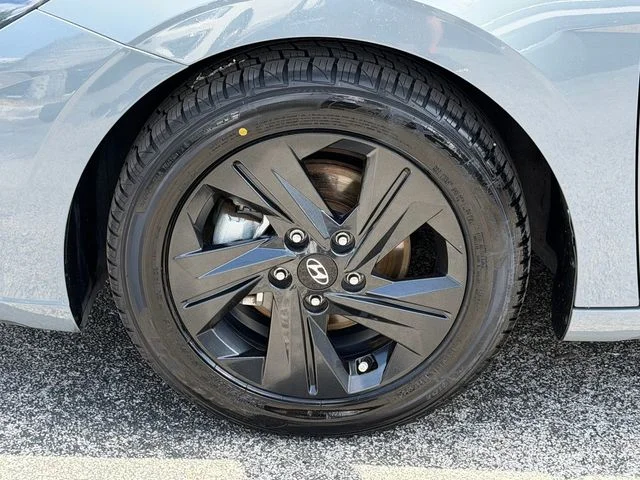 Used 2022 Gray Hyundai SEL image 18