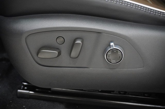2027 GMC Acadia Denali Ultimate - Photo 19