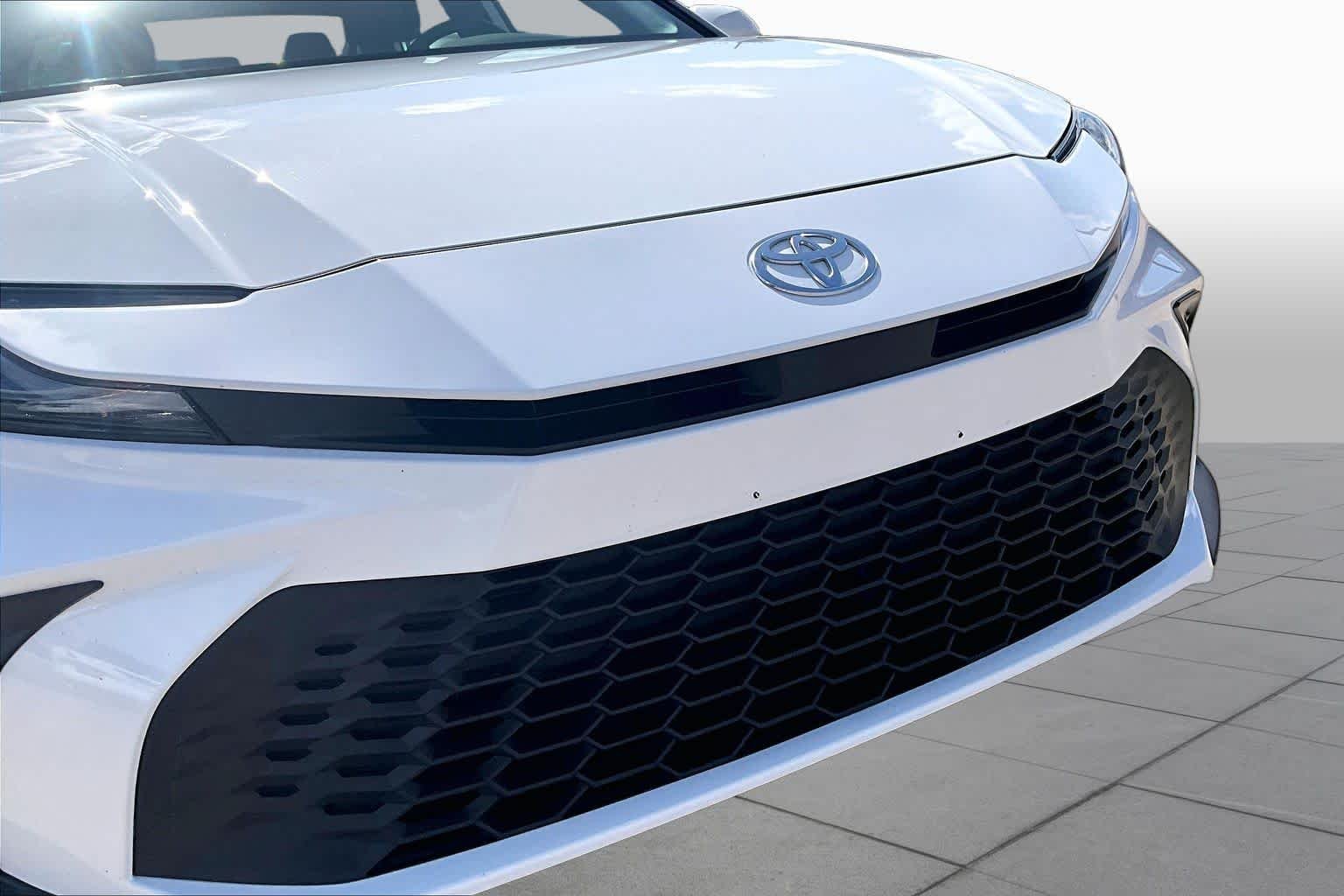 Used 2026 Ice Cap Toyota SE image 30