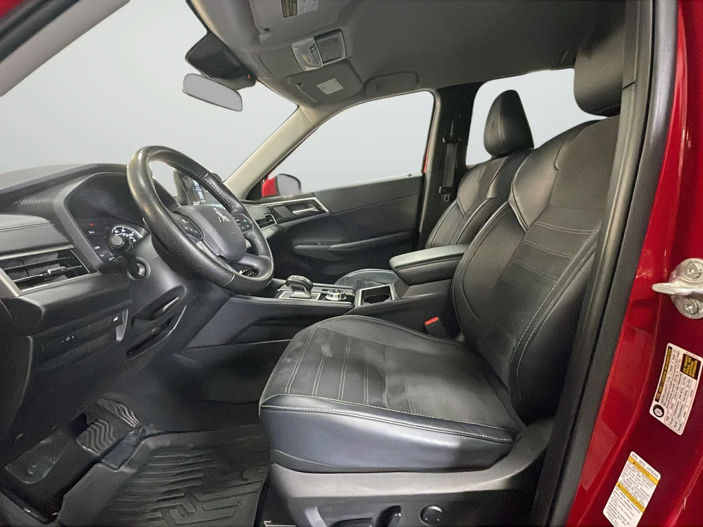 Used 2024 Red Mitsubishi SE image 11