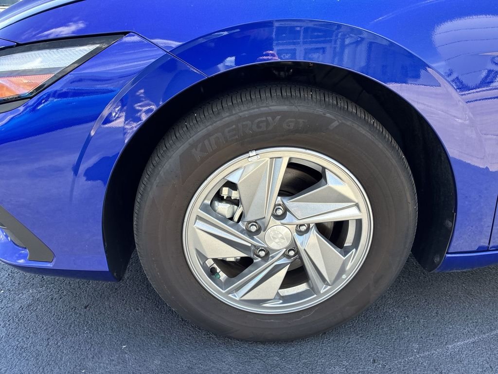 Used 2025 Blue Hyundai SE image 10