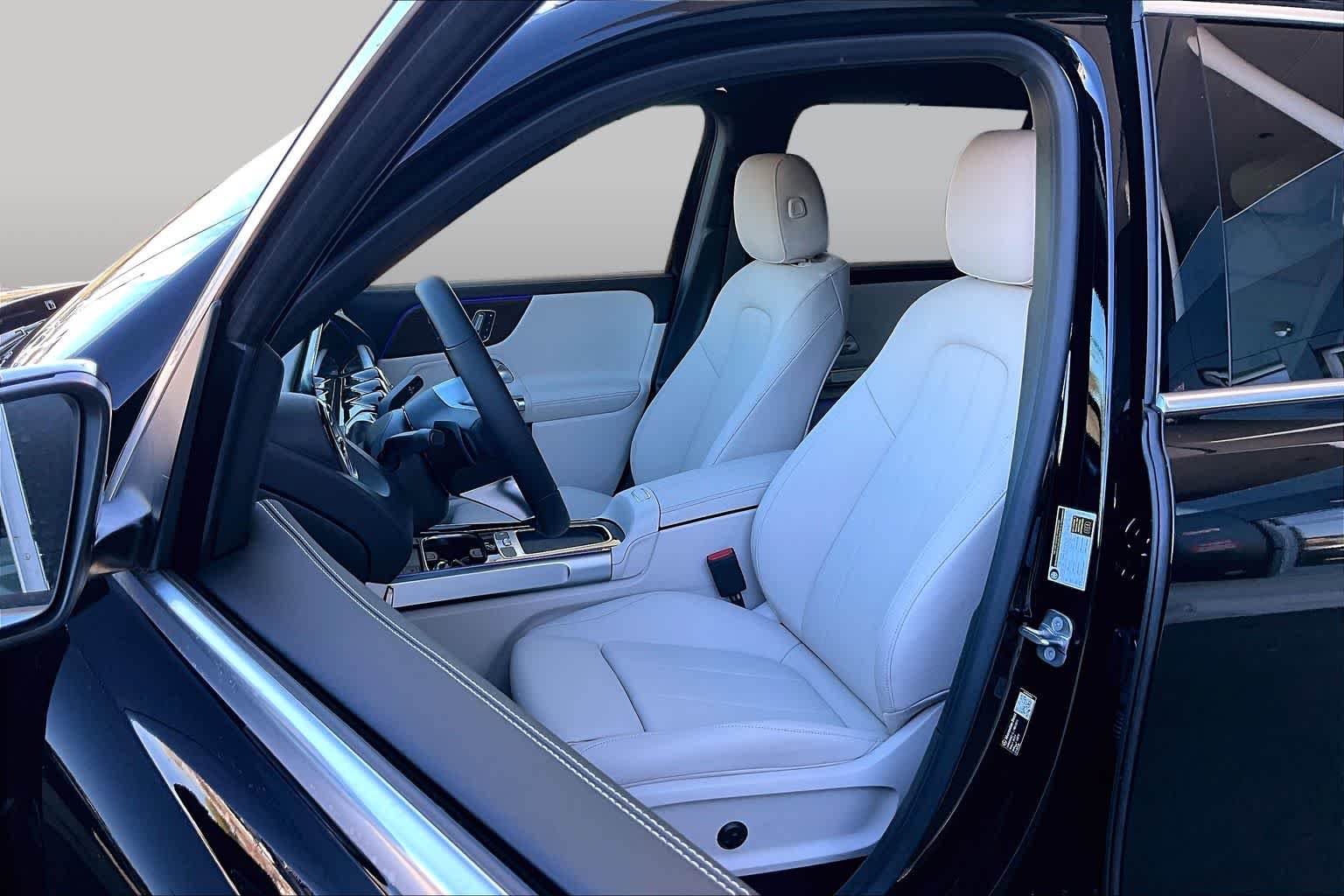 New 2026 Night Black Mercedes-Benz GLB 250 image 9