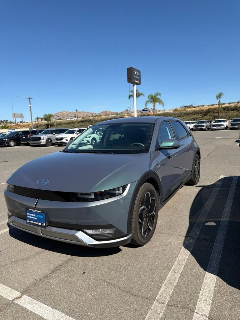 Certified Used 2024 Green Hyundai SE Standard Range image 3