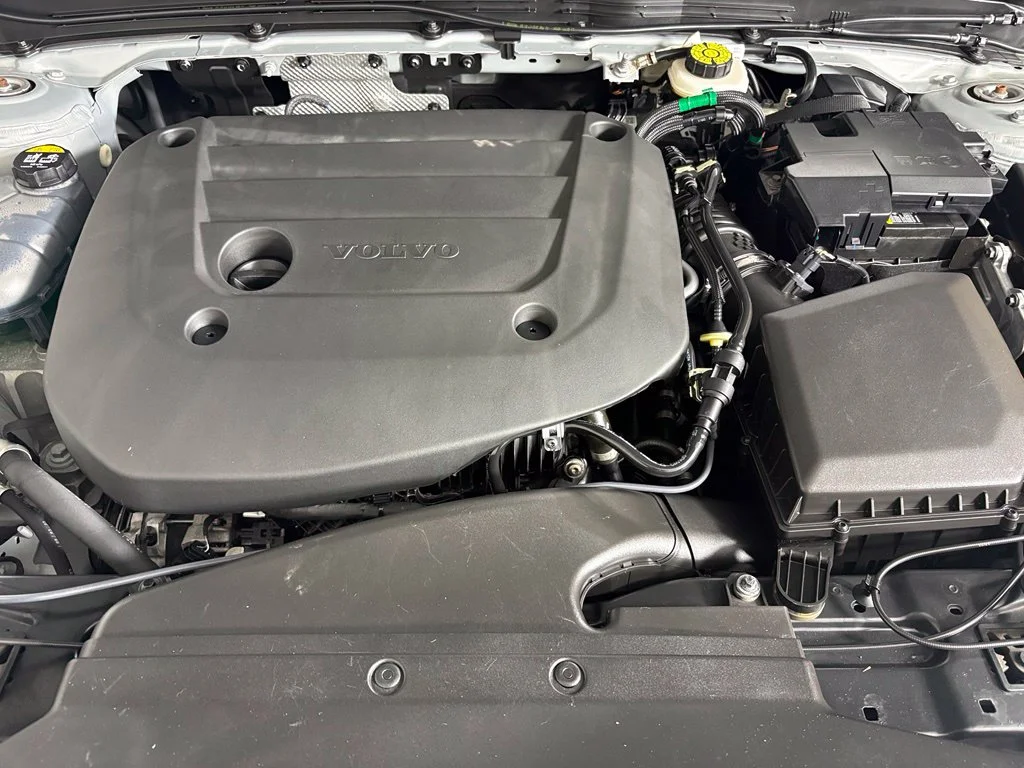 Used 2024 Gray Volvo B5 Core image 42