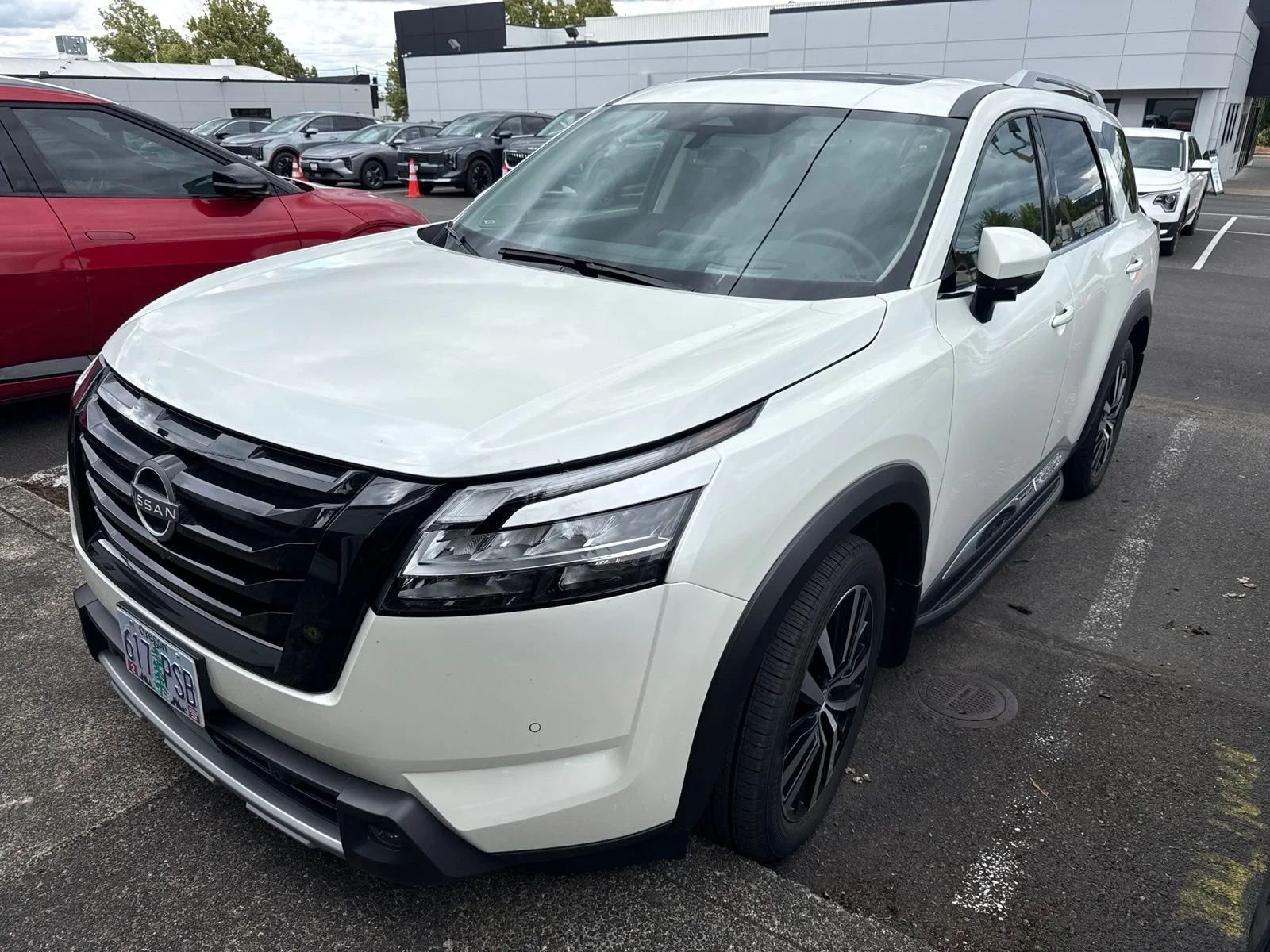 2024 Nissan Pathfinder Platinum 4WD's photo