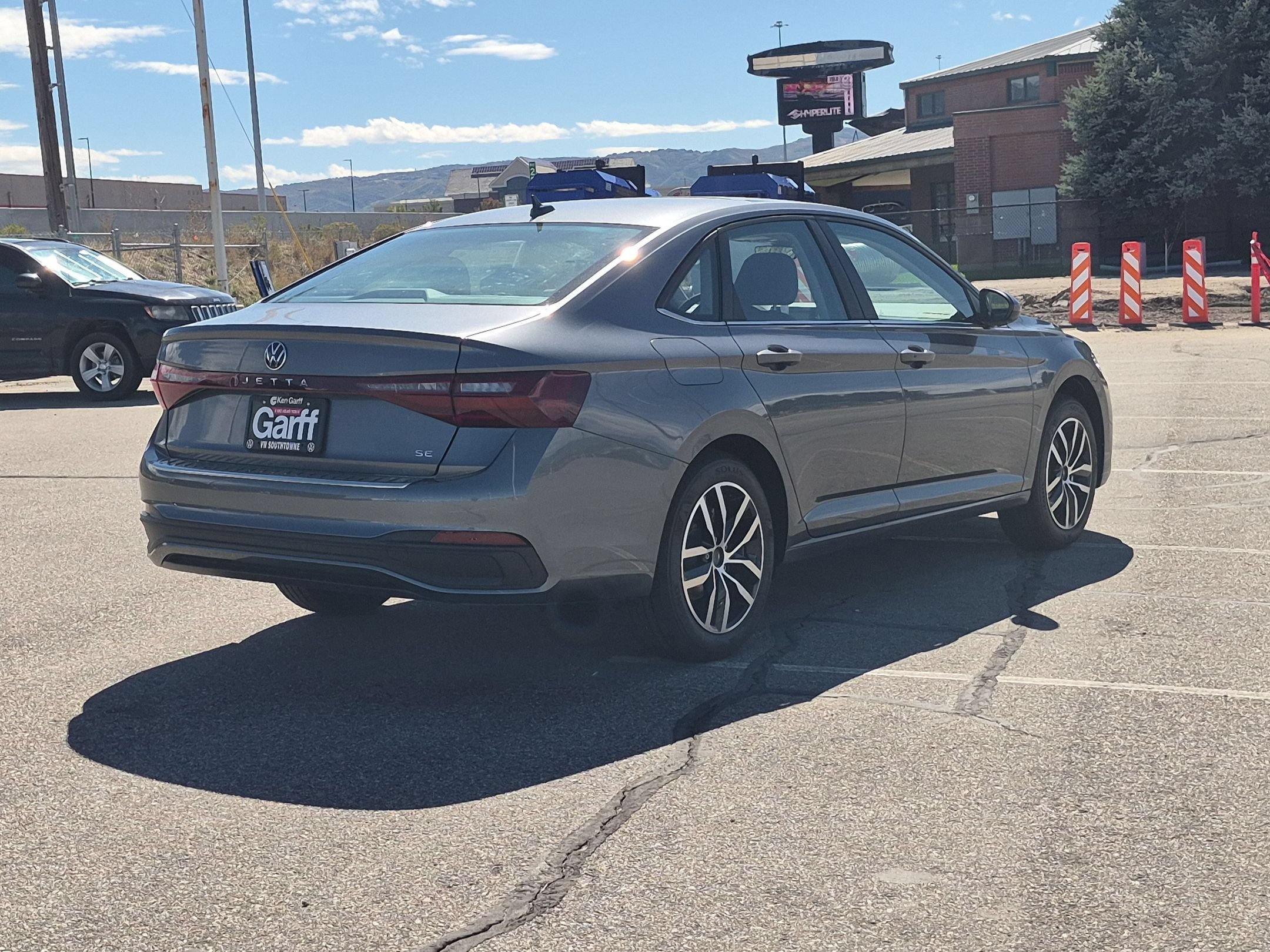 New 2027 Platinum Gray Metallic Volkswagen SE image 3