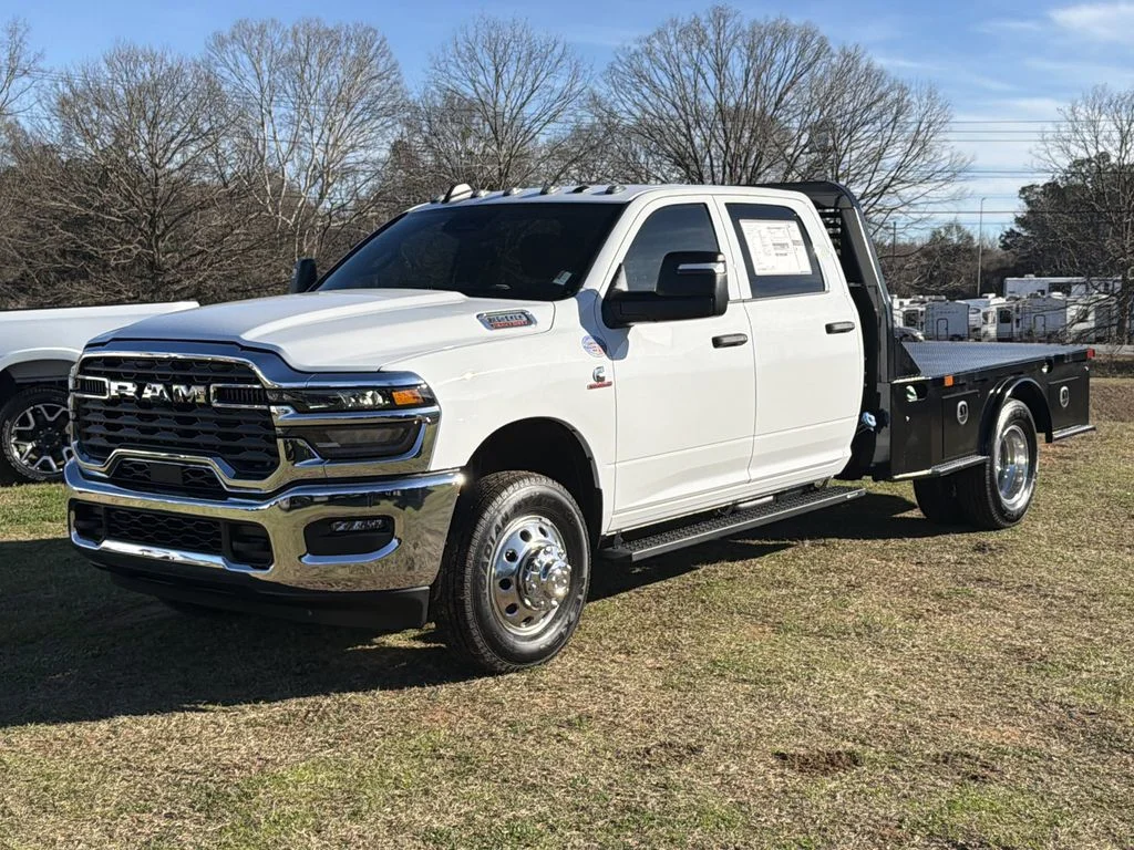 2026 RAM 3500 Chassis Tradesman - Photo 3