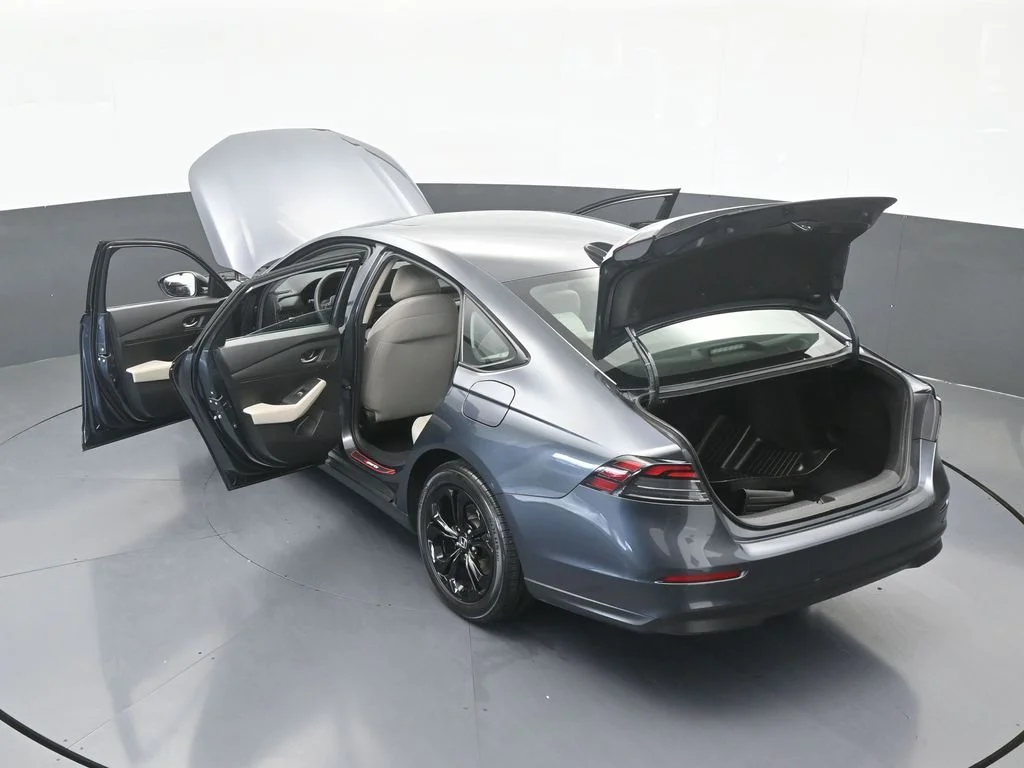 Used 2025 Gray Honda SE image 64