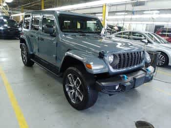 Used 2024 Anvil Clearcoat Jeep Sport S image 2