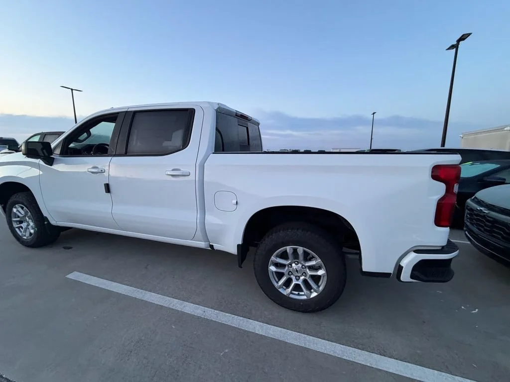 New 2026 Summit White Chevrolet RST image 11