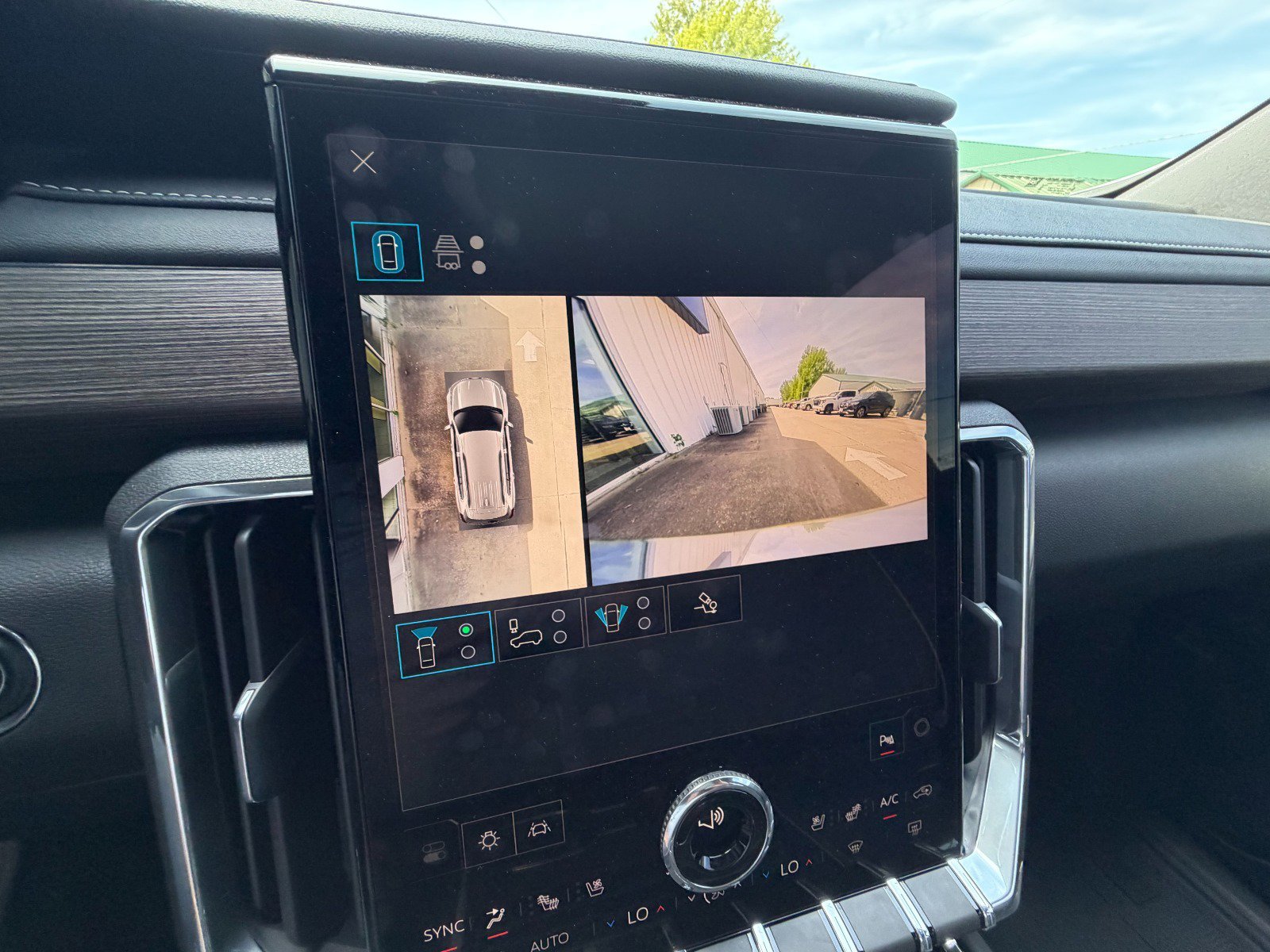 2026 GMC Acadia Denali - Photo 15