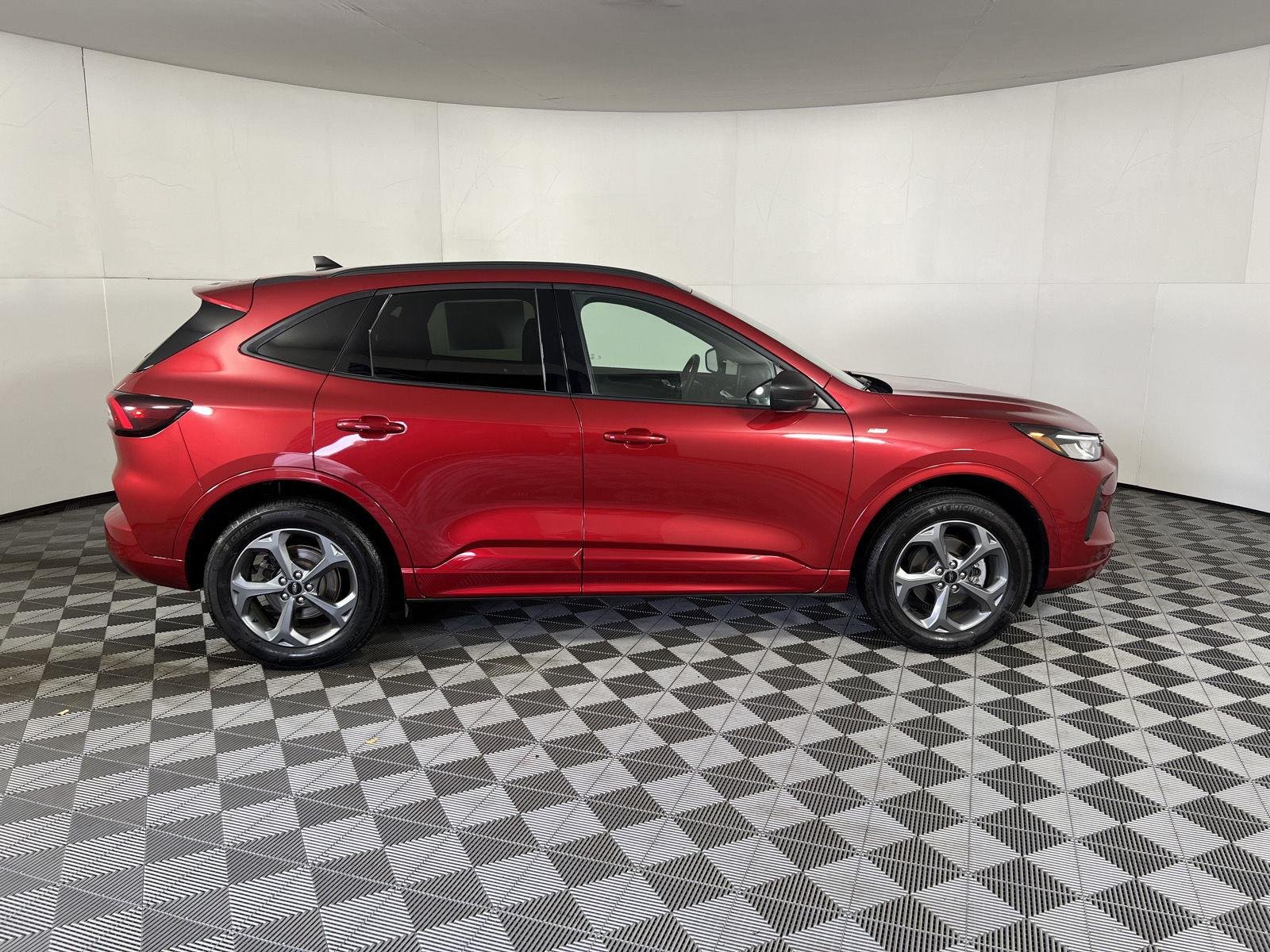 Used 2024 Rapid Red Metallic Tinted Clearcoat Ford ST-Line image 21