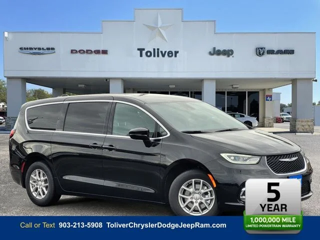 2026 Chrysler Pacifica Select's photo