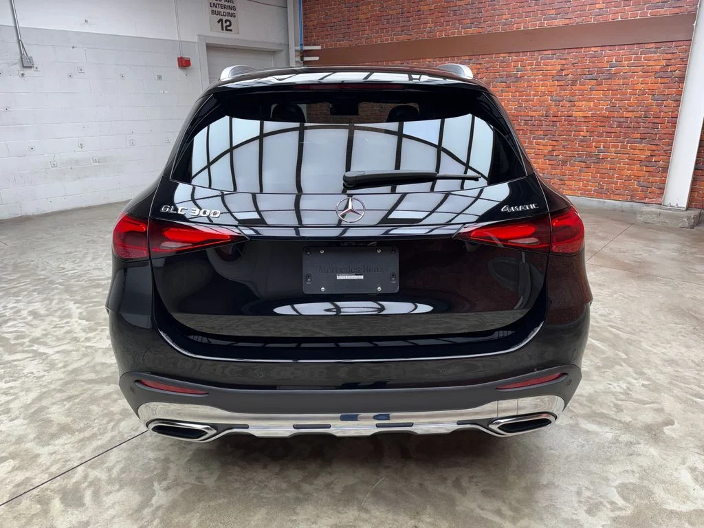 Used 2025 Black Mercedes-Benz GLC 300 image 4