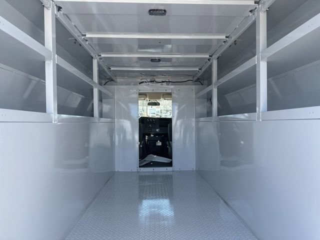 New 2025 Summit White Chevrolet 1WT image 9
