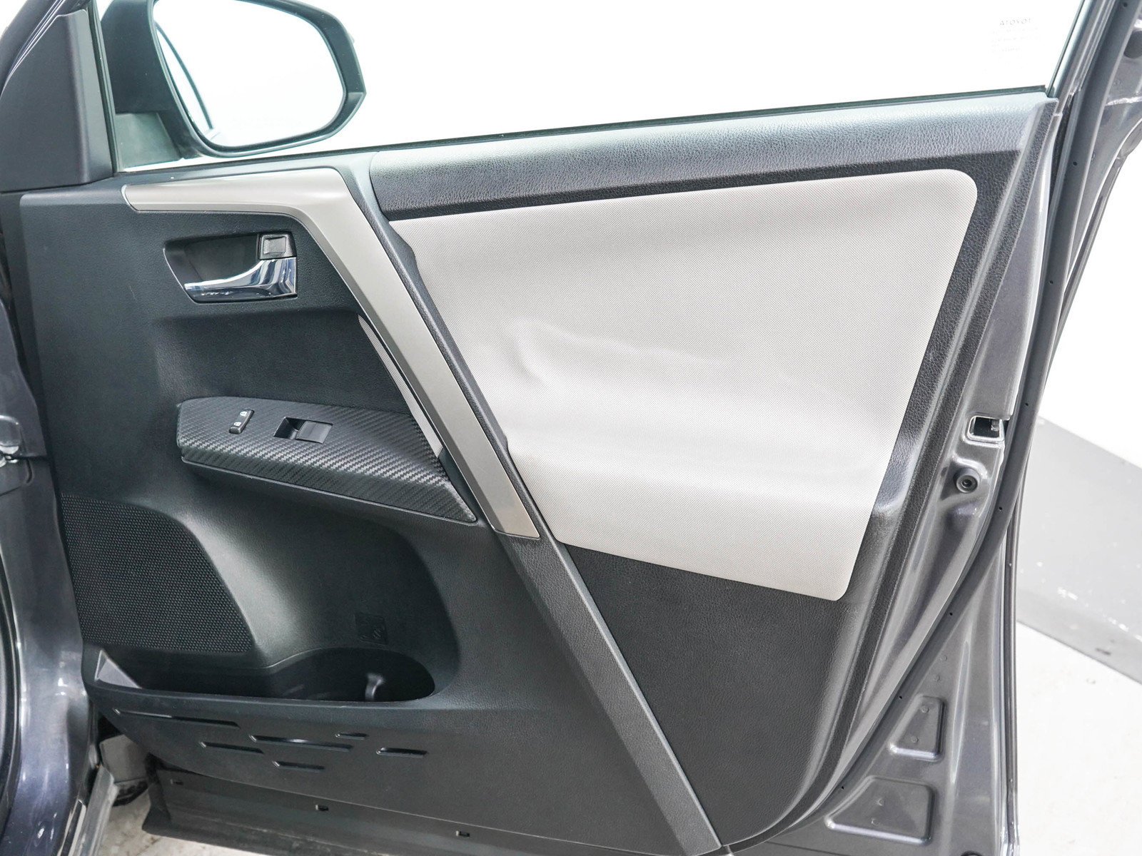 Used 2015 Magnetic Gray Metallic Toyota Xle image 12