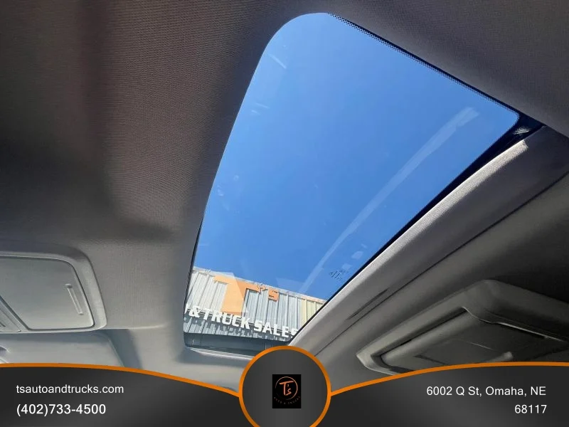 Used 2018 Blue Honda Touring Sport Utility 4D image 25