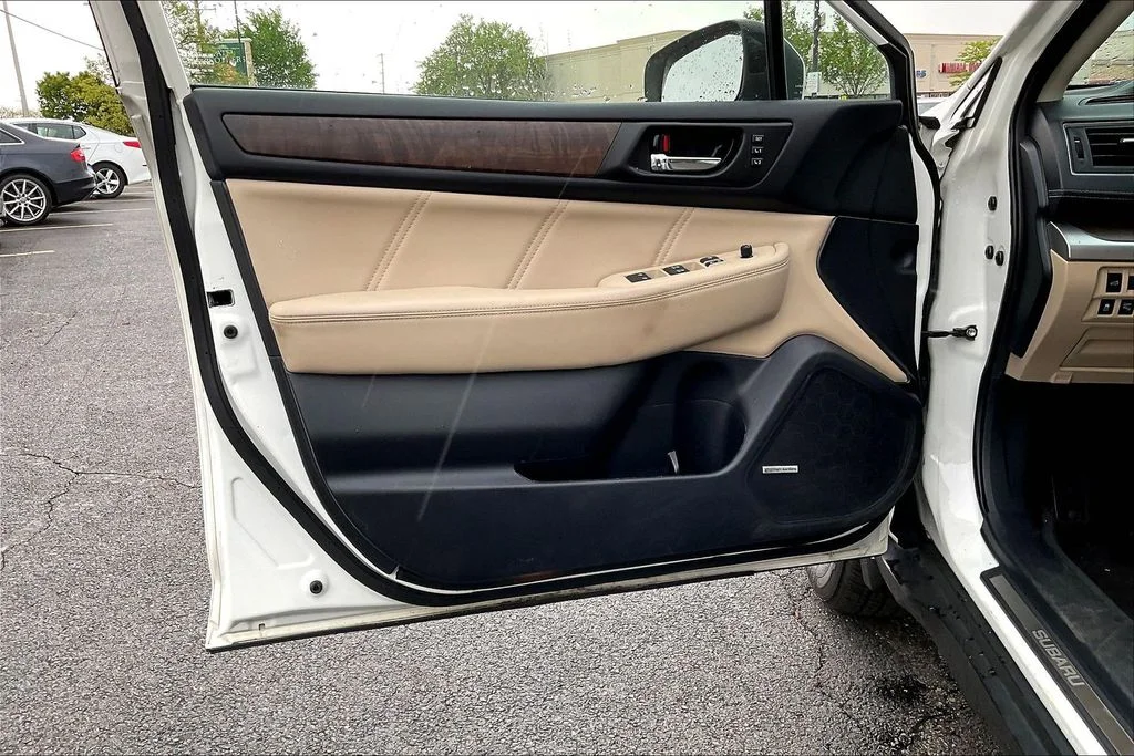 Used 2018 White Subaru 2.5i image 25