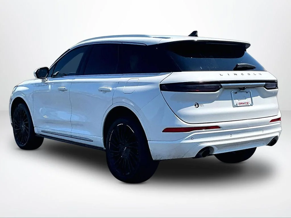Used 2022 White Lincoln Reserve image 13
